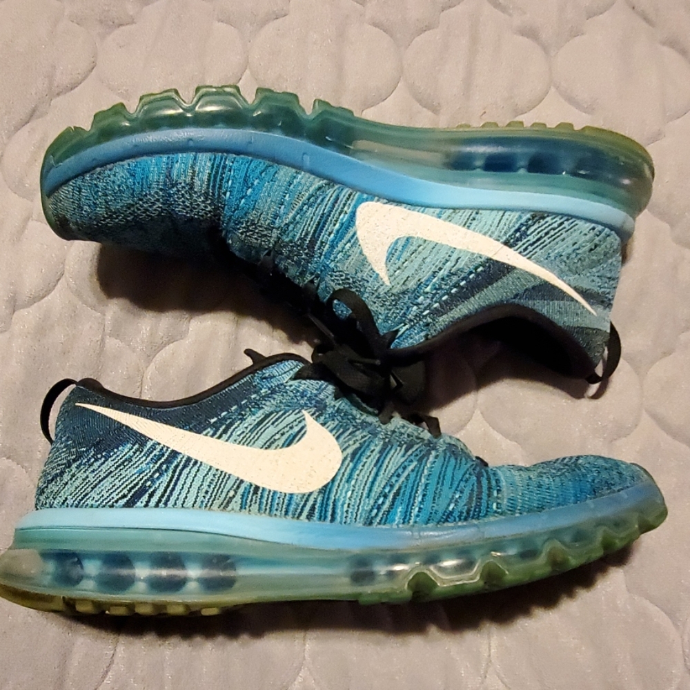 Nike Flyknit Max - Picture 2 of 8